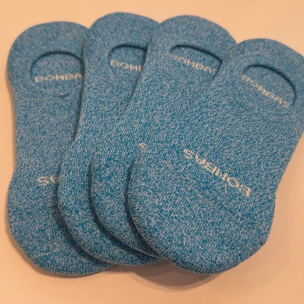 Bombas NWT women’s 4pk Medium no show socks color: blue